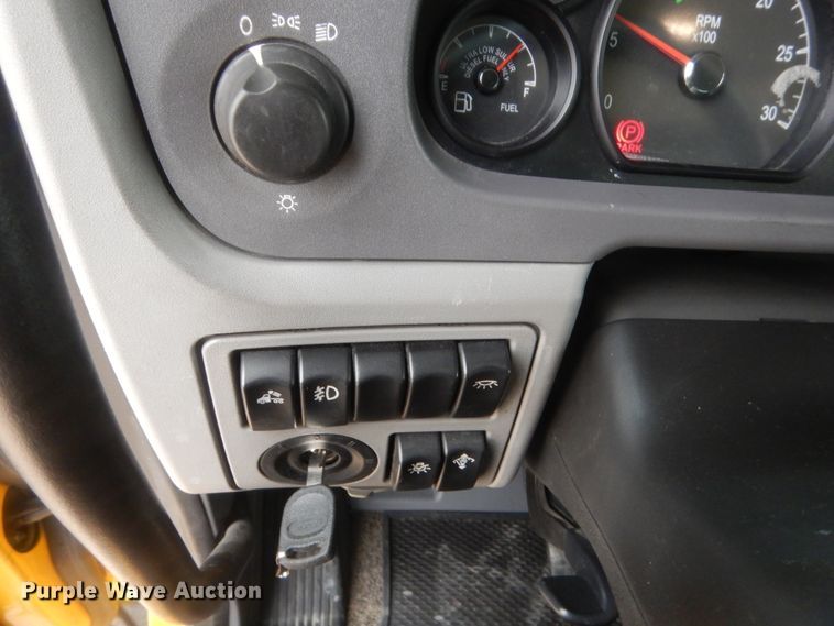 image for item HG9858 2017 Peterbilt 579  semi truck