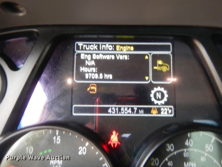 image for item HG9858 2017 Peterbilt 579  semi truck