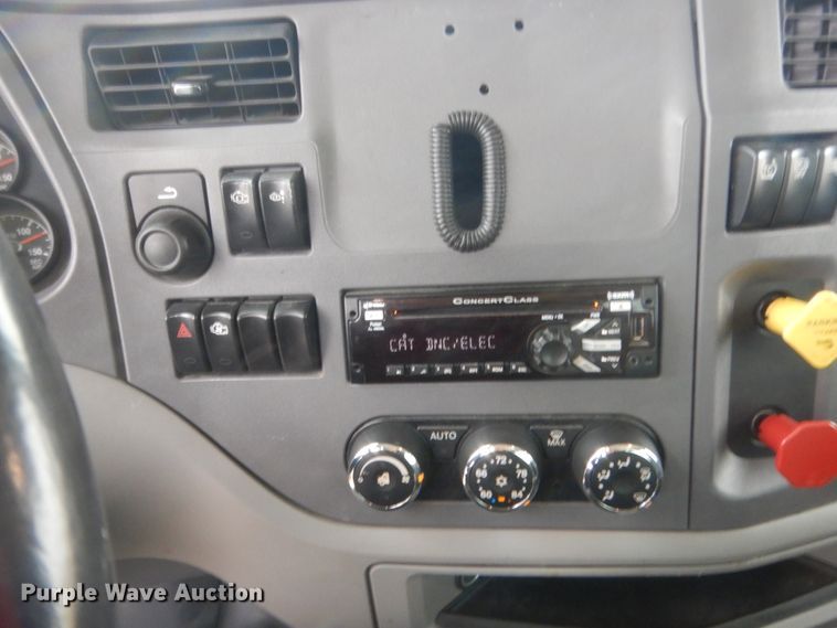 image for item HG9858 2017 Peterbilt 579  semi truck