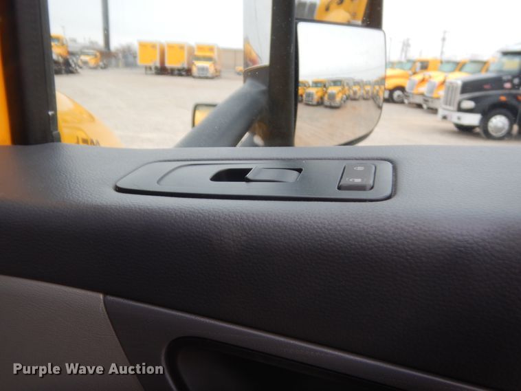 image for item HG9858 2017 Peterbilt 579  semi truck