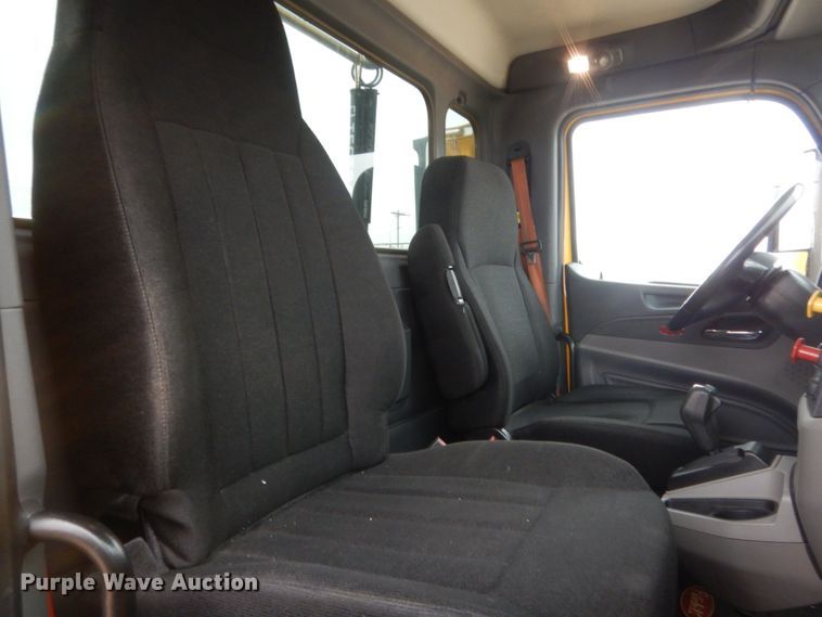 image for item HG9858 2017 Peterbilt 579  semi truck