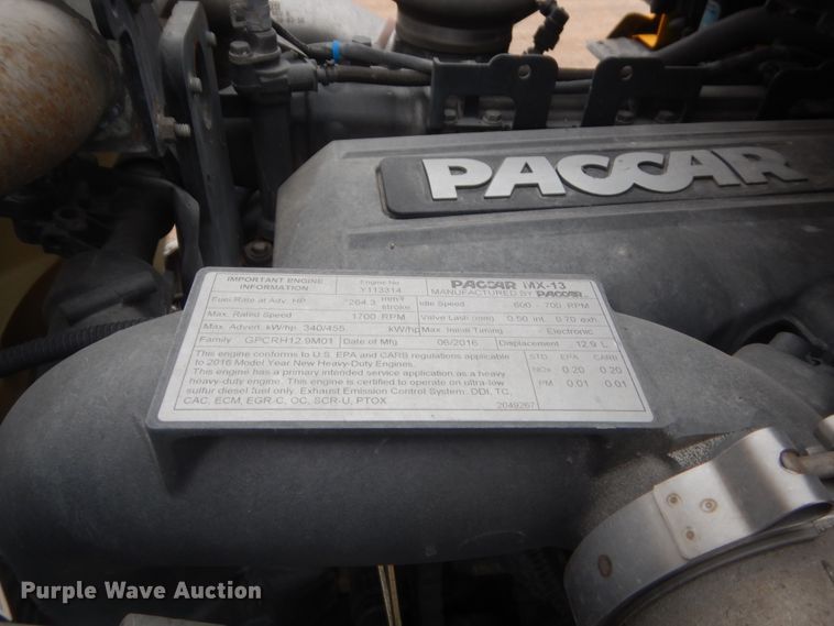 image for item HG9858 2017 Peterbilt 579  semi truck