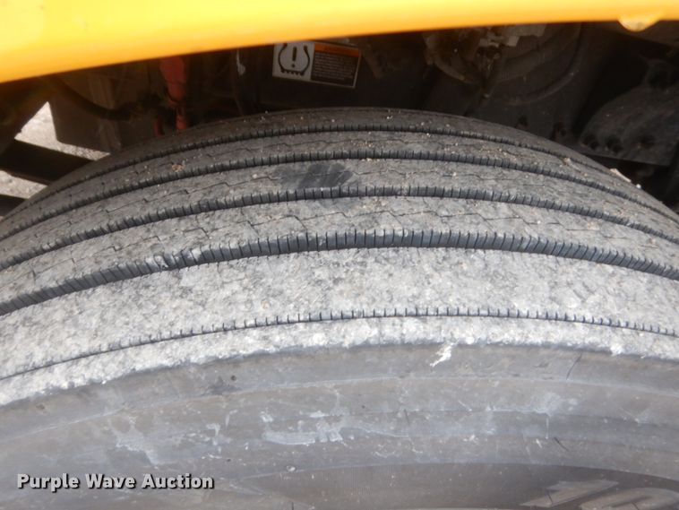 image for item HG9858 2017 Peterbilt 579  semi truck