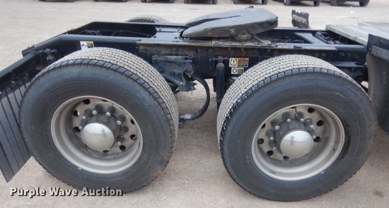 image for item HG9858 2017 Peterbilt 579  semi truck