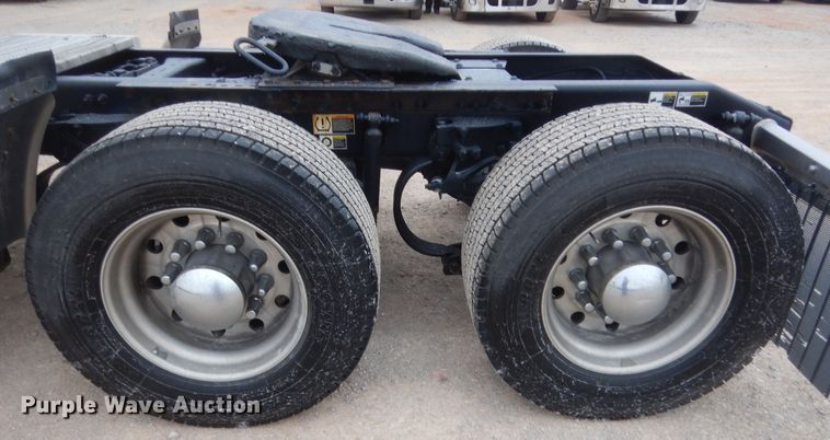 image for item HG9858 2017 Peterbilt 579  semi truck