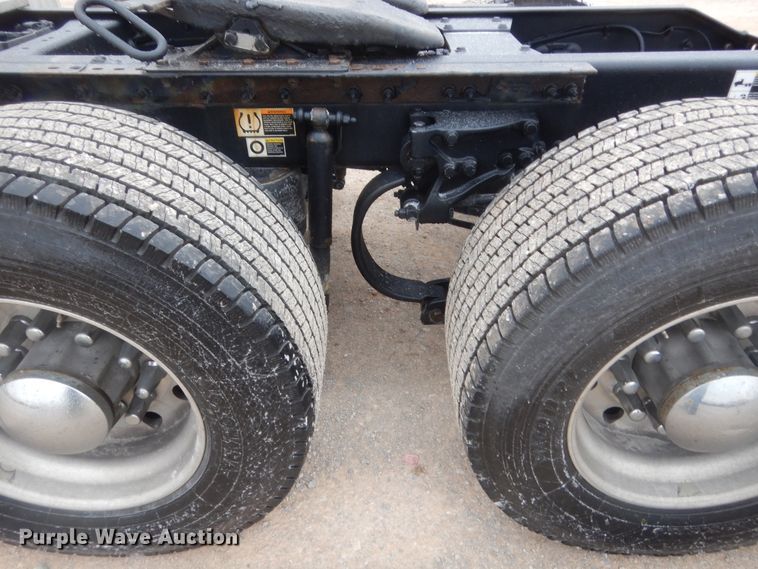 image for item HG9858 2017 Peterbilt 579  semi truck