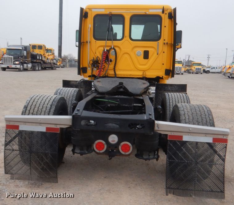 image for item HG9859 2012 Freightliner Cascadia 125  semi truck