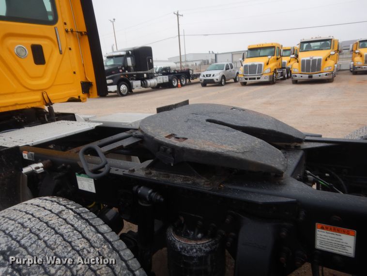 image for item HG9859 2012 Freightliner Cascadia 125  semi truck