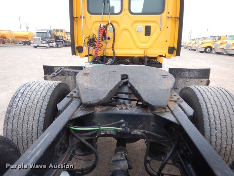 image for item HG9859 2012 Freightliner Cascadia 125  semi truck