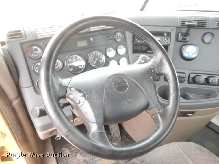 image for item HG9859 2012 Freightliner Cascadia 125  semi truck