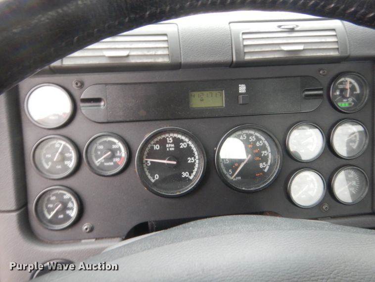 image for item HG9859 2012 Freightliner Cascadia 125  semi truck