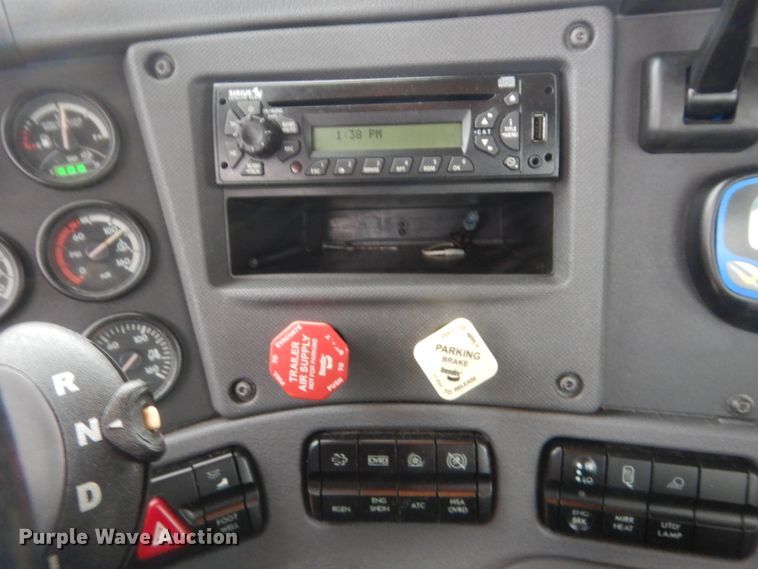 image for item HG9859 2012 Freightliner Cascadia 125  semi truck