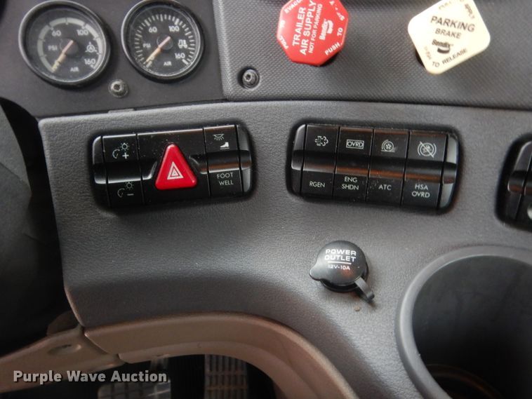 image for item HG9859 2012 Freightliner Cascadia 125  semi truck