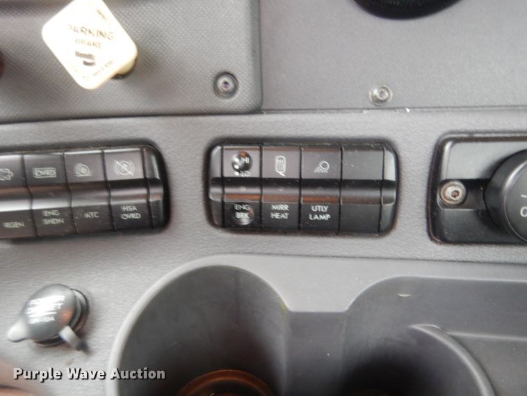 image for item HG9859 2012 Freightliner Cascadia 125  semi truck