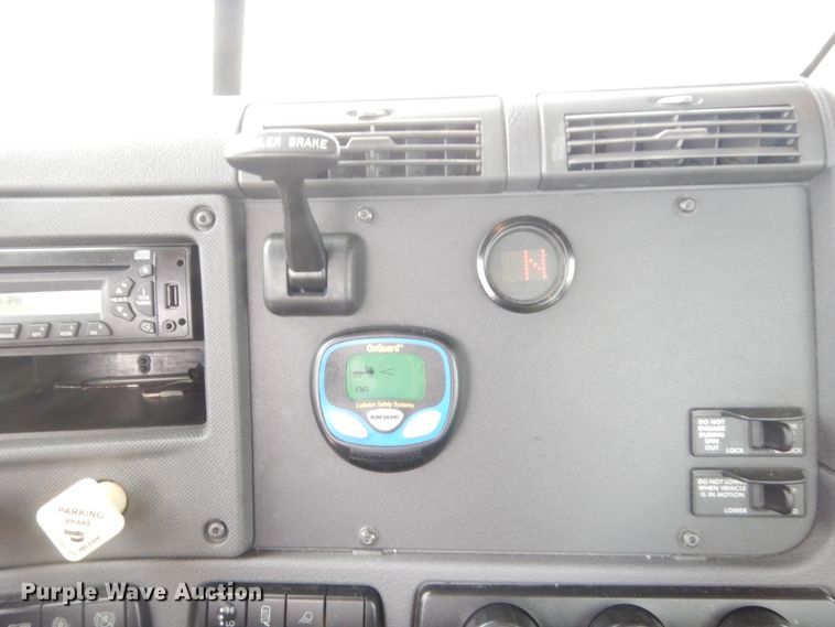 image for item HG9859 2012 Freightliner Cascadia 125  semi truck