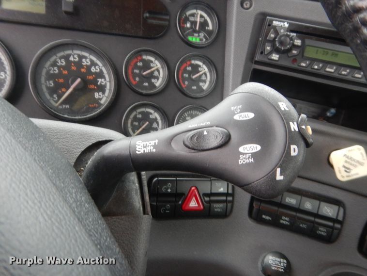 image for item HG9859 2012 Freightliner Cascadia 125  semi truck