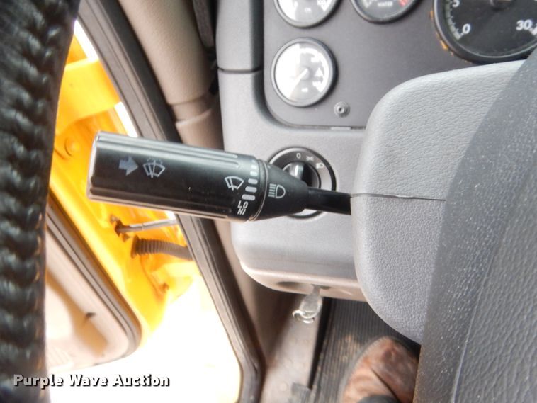 image for item HG9859 2012 Freightliner Cascadia 125  semi truck