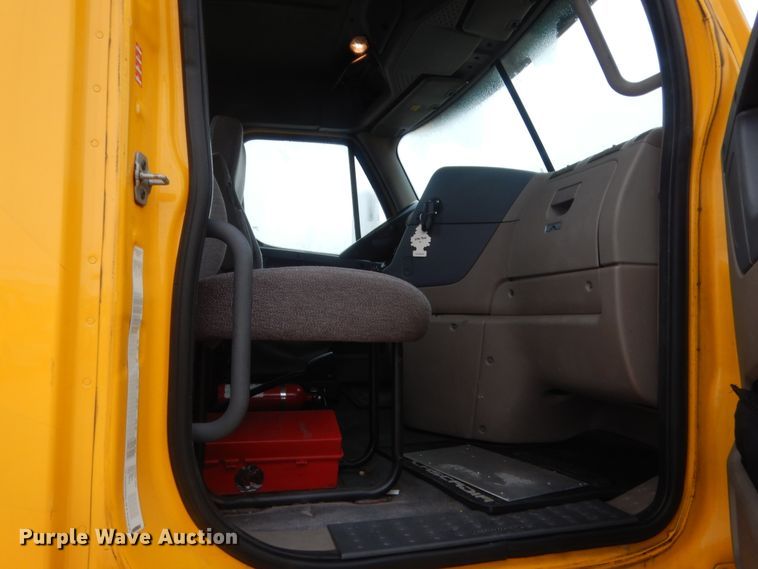 image for item HG9859 2012 Freightliner Cascadia 125  semi truck