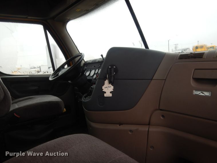 image for item HG9859 2012 Freightliner Cascadia 125  semi truck