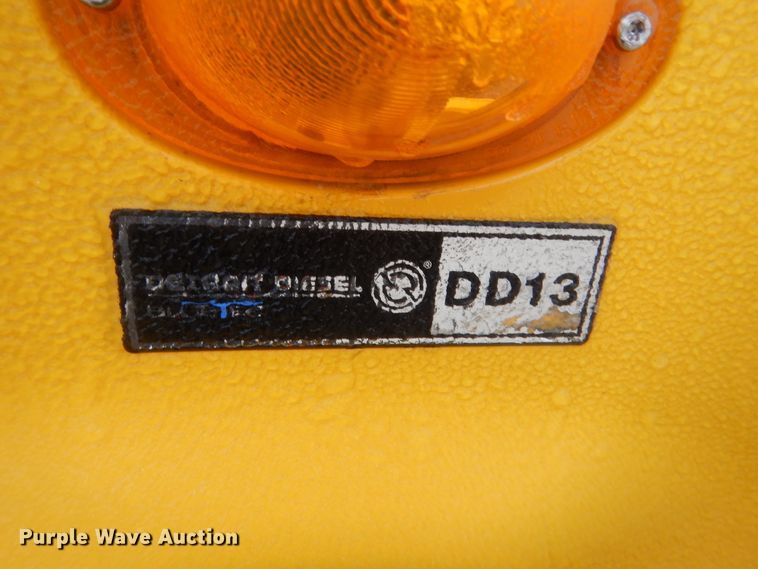 image for item HG9859 2012 Freightliner Cascadia 125  semi truck