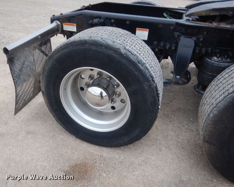 image for item HG9859 2012 Freightliner Cascadia 125  semi truck