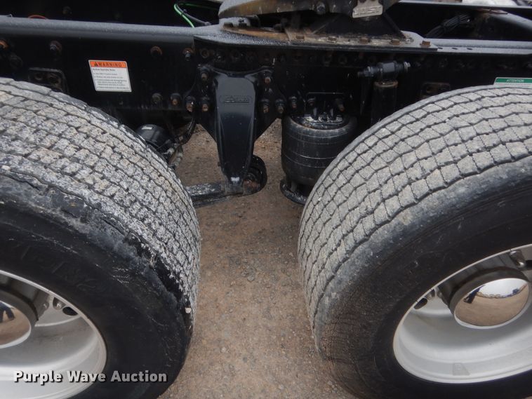 image for item HG9859 2012 Freightliner Cascadia 125  semi truck