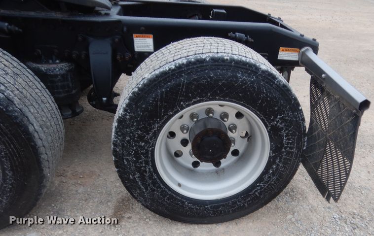 image for item HG9859 2012 Freightliner Cascadia 125  semi truck