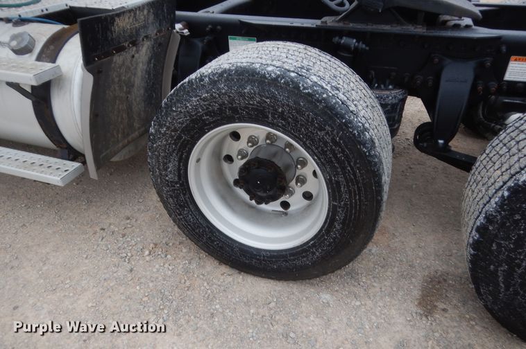 image for item HG9859 2012 Freightliner Cascadia 125  semi truck