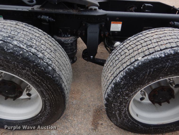 image for item HG9859 2012 Freightliner Cascadia 125  semi truck