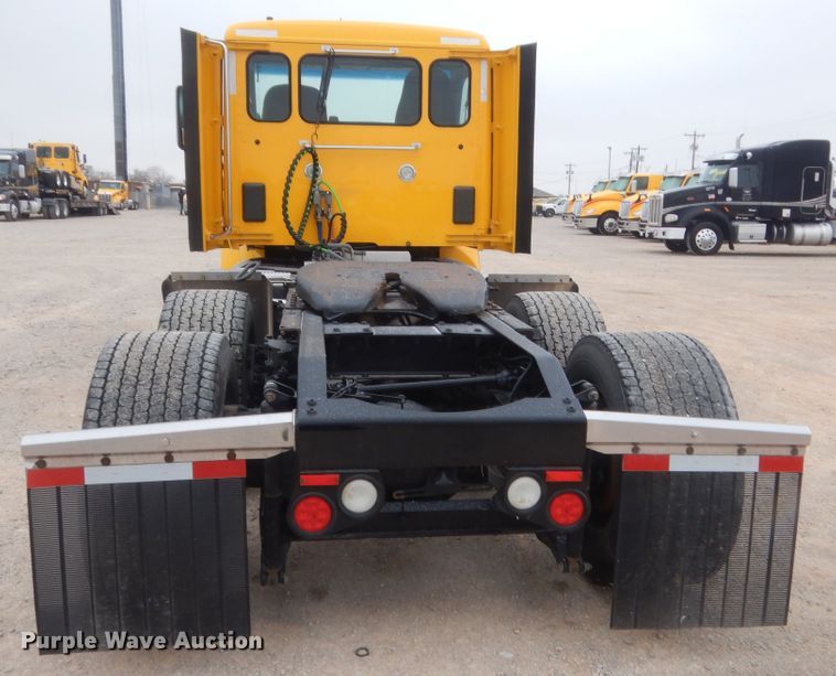 image for item HG9860 2017 Peterbilt 579  semi truck