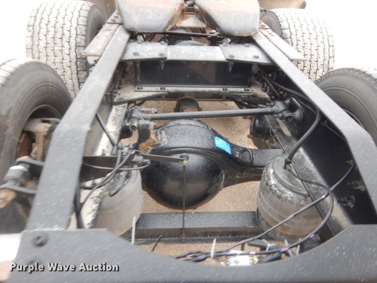 image for item HG9860 2017 Peterbilt 579  semi truck