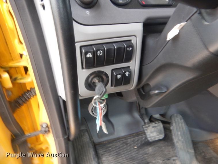 image for item HG9860 2017 Peterbilt 579  semi truck