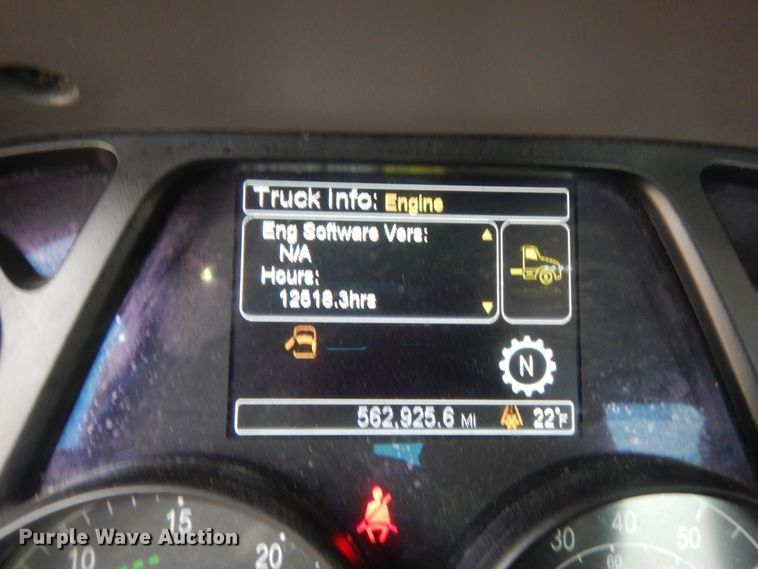 image for item HG9860 2017 Peterbilt 579  semi truck