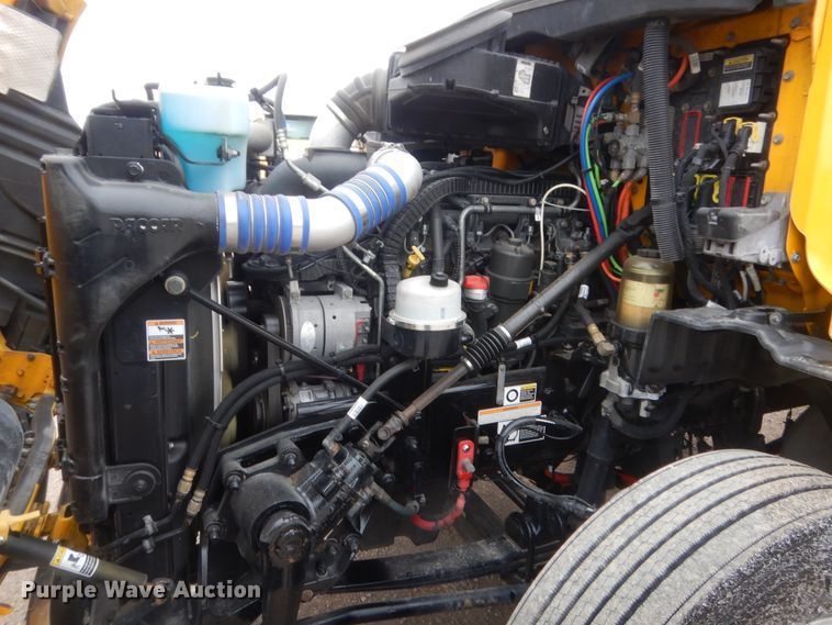 image for item HG9860 2017 Peterbilt 579  semi truck