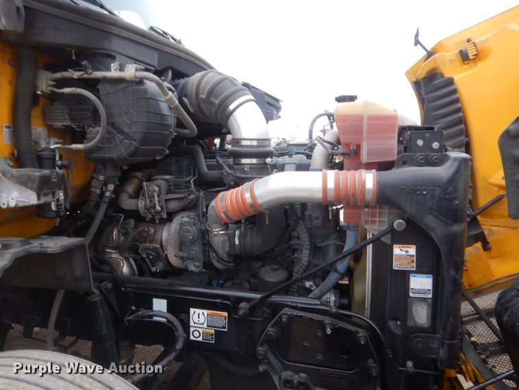 image for item HG9860 2017 Peterbilt 579  semi truck