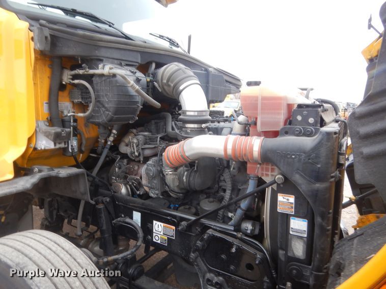 image for item HG9860 2017 Peterbilt 579  semi truck