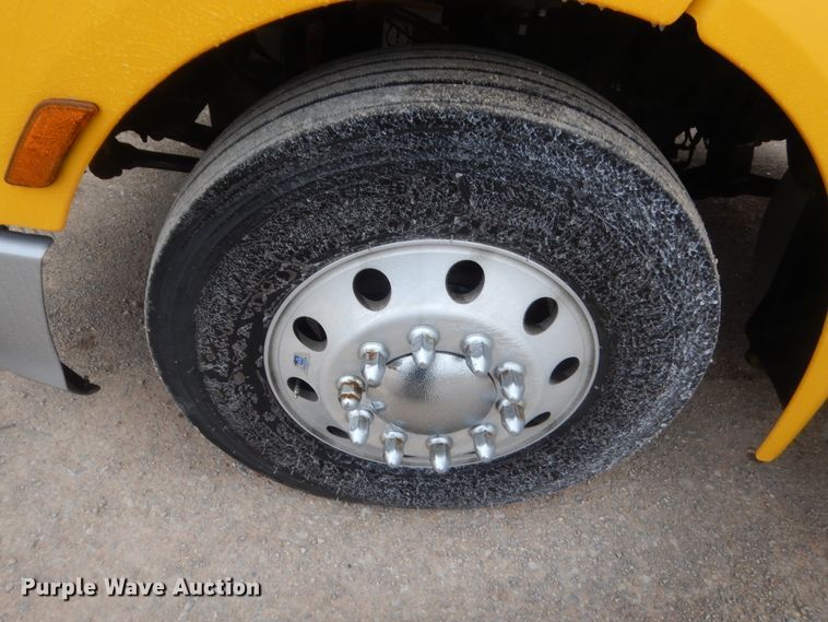 image for item HG9860 2017 Peterbilt 579  semi truck