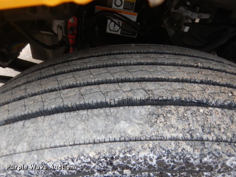 image for item HG9860 2017 Peterbilt 579  semi truck