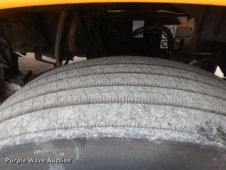 image for item HG9860 2017 Peterbilt 579  semi truck