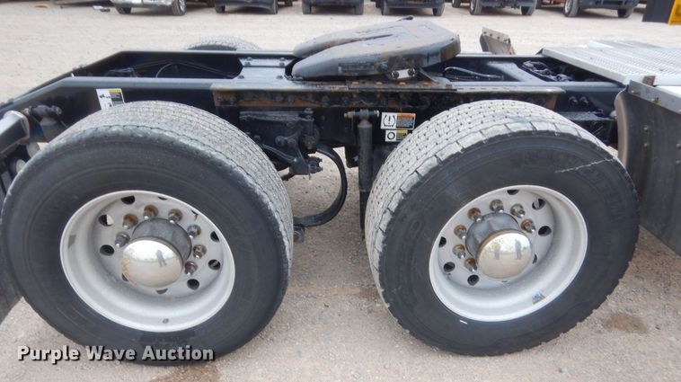 image for item HG9860 2017 Peterbilt 579  semi truck