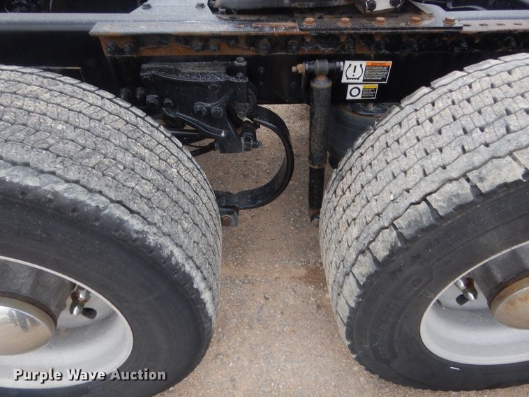 image for item HG9860 2017 Peterbilt 579  semi truck