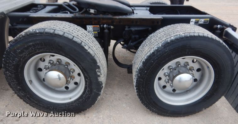 image for item HG9860 2017 Peterbilt 579  semi truck