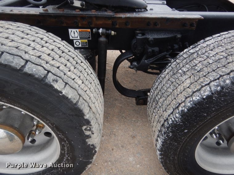 image for item HG9860 2017 Peterbilt 579  semi truck