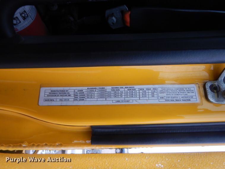 image for item HG9860 2017 Peterbilt 579  semi truck