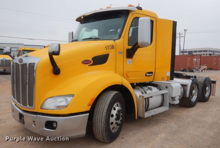 image for item HG9861 2017 Peterbilt 579  semi truck