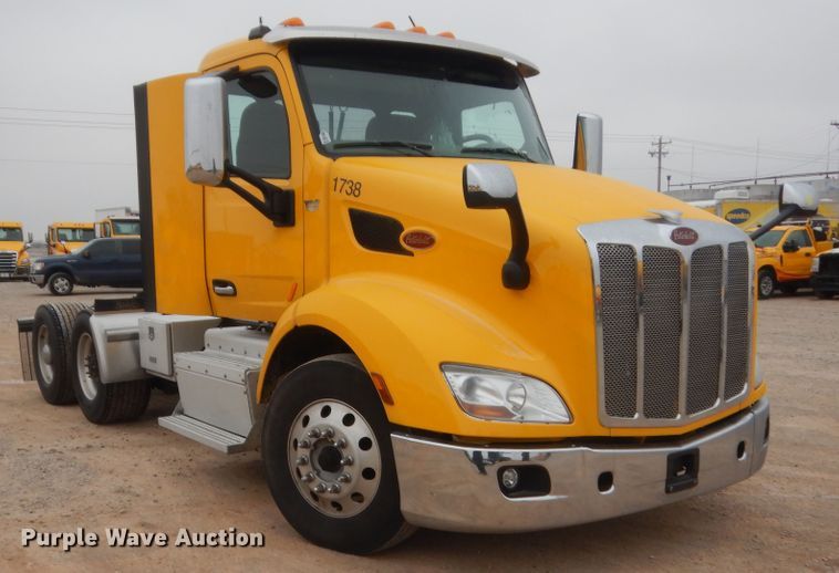 image for item HG9861 2017 Peterbilt 579  semi truck