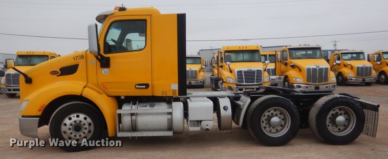 image for item HG9861 2017 Peterbilt 579  semi truck