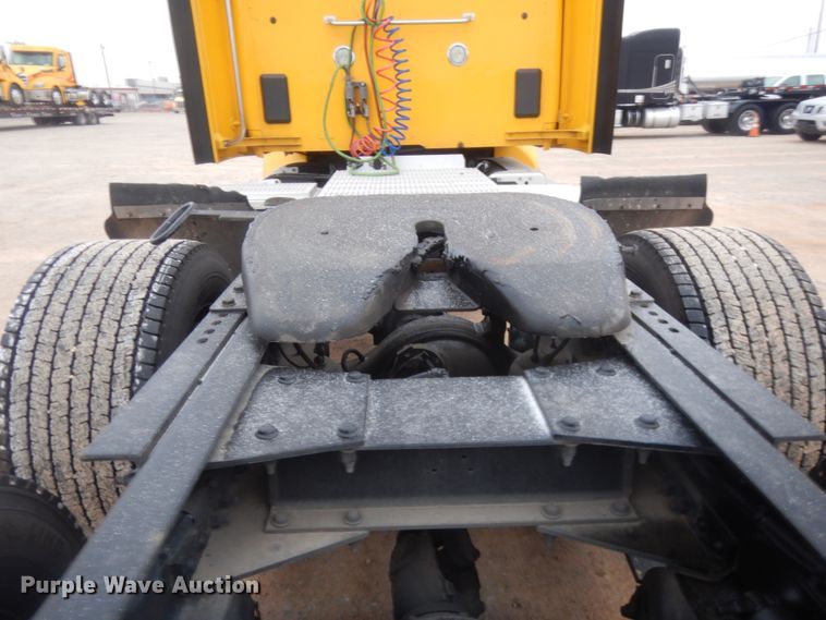 image for item HG9861 2017 Peterbilt 579  semi truck