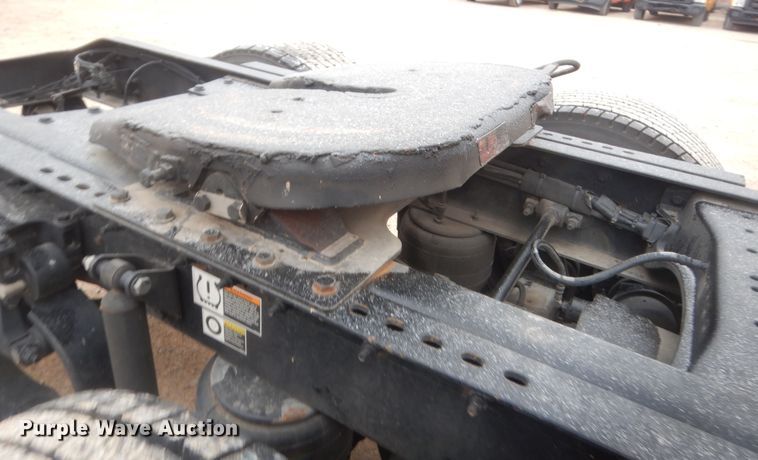 image for item HG9861 2017 Peterbilt 579  semi truck