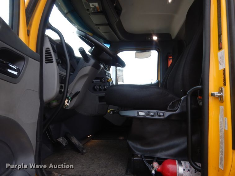 image for item HG9861 2017 Peterbilt 579  semi truck